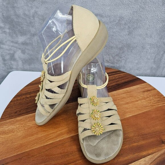 Earth Shoe Muse Sandals 10 Natural Leather Flower Embellished Open Toe Strappy - Picture 13 of 14